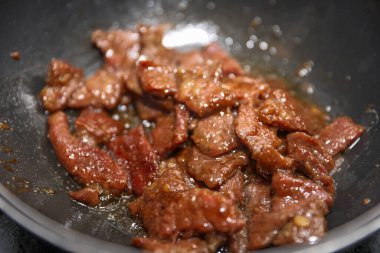 Lezzetli Asya yemeklerinin yakın görüntüsü