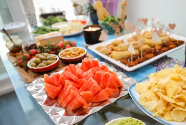 Masada lezzetli yemekler var.