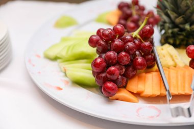 Meyve, böğürtlen, çilek tabağı.