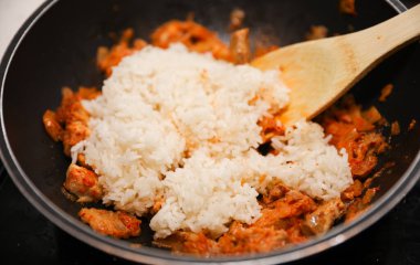 Tavuklu pilav ve sebze