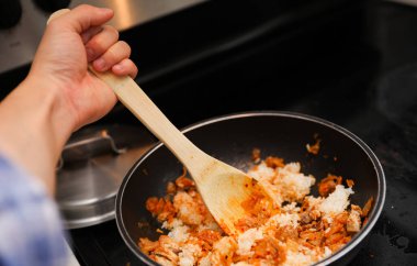 Asya yemekleri pilav pişirir ve pilav pişirir.