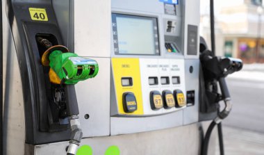 Benzin istasyonunda benzin pompası