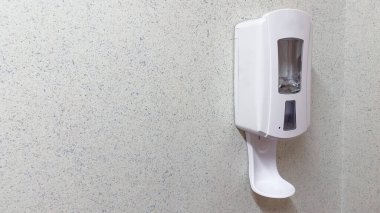 beyaz saplı modern tuvalet