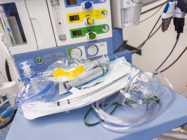 Odada oksijen maskesi