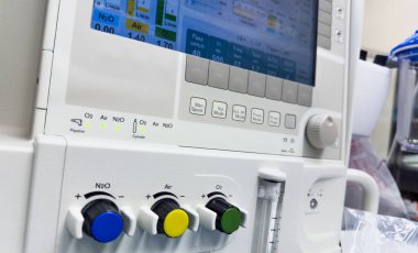 Hastalıkların tedavisi için laboratuarda tıbbi cihazlar.