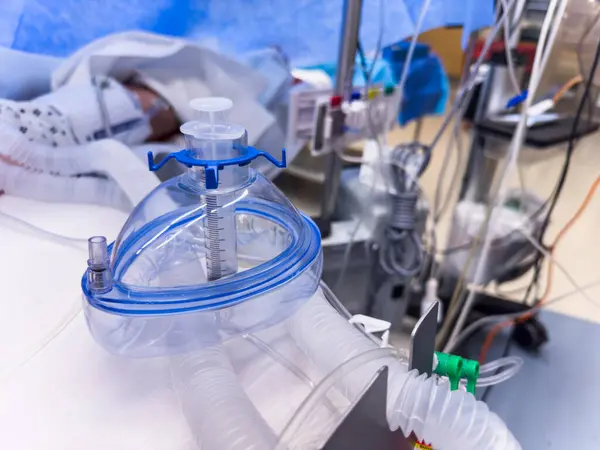 Oksijen maskesi hastanede