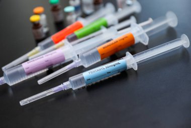 Renkli test tüpü, kan ile covid 19 için