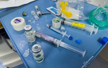 Tıbbi laboratuvarda tedavi için tıbbi araçlar