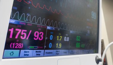 Kapat - boş bir monitörü hastane monitörüne koy