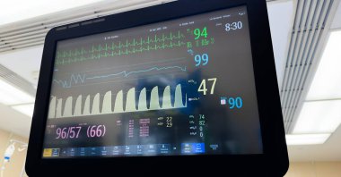 Klinikteki modern dijital monitör ekranı