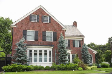 Tuğladan çatılı yeni ev