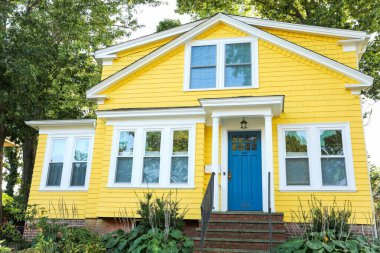Portland, Oregon 'da sarı bir ev..