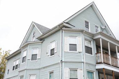 New Orleans 'ta bir evin düşük açılı çekimi, ABD