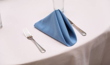 beyaz zemin üzerinde tablo ayarı