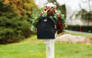 Bir parkta noel süsü.