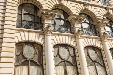 Madrid 'deki eski binanın ön cephesi.