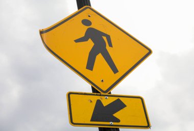 Yol tabelası, yaya geçidi, yaya geçidi.