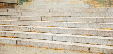 Parktaki merdivenler.