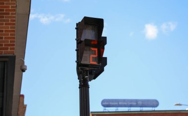 İsrail 'in başkentinin caddesindeki trafik levhası