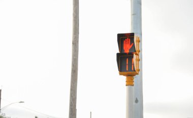 Sokakta trafik ışığı