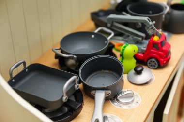 Mutfaktaki mutfak aletleri.