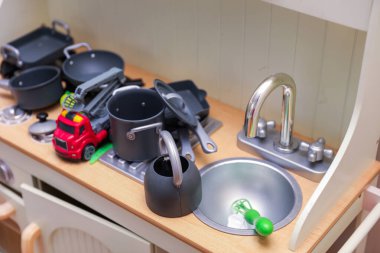 Modern mutfak içinde temiz lavabo