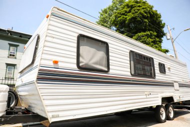 Sokaktaki karavanlar için.