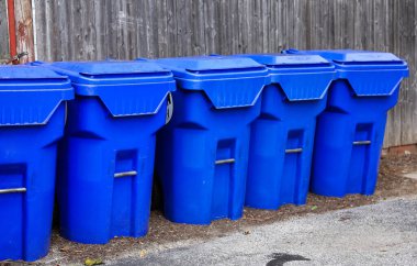 Geri dönüşüm için plastik kaplar