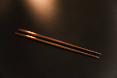 Metal çivilerin görüntüsünü kapat