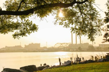 Kuzeydeki en kirli şehirlerin adasının güzel manzarası.