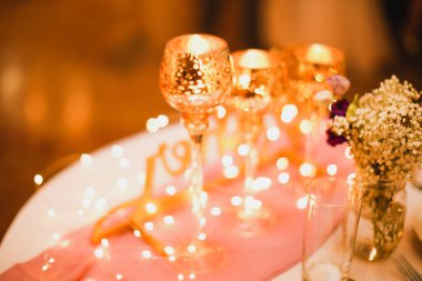 Restoranda şenlik masası. Düğün dekoru. Düğün. Festival masası.