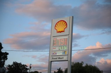 Toronto 'daki Amerikan benzin istasyonu.