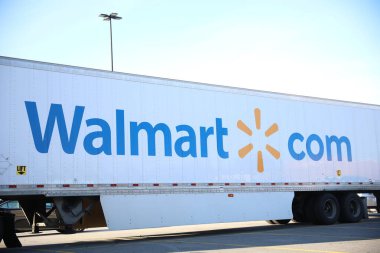 Amazon yolunda büyük bir kamyon logosu..