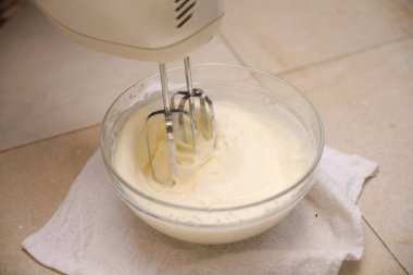 Hamur pişirmek için karıştırıcı