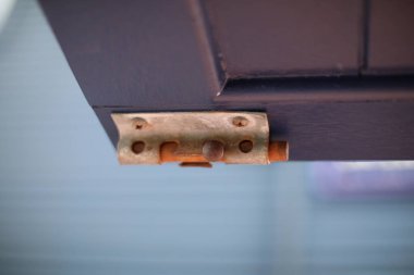 Kapalı - bir kapı kolu.