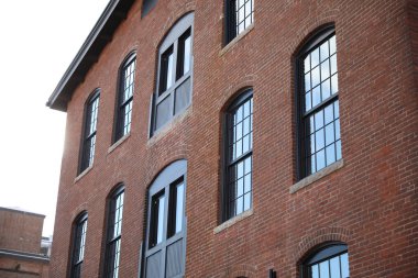 şehir içinde pencere eşiği