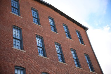 Evin tuğla binası.