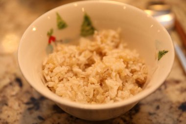 Pirinç ve domuz eti.