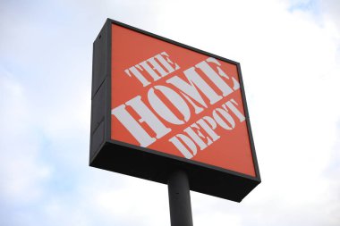 Mağaza, ev, duvardaki tabela.