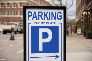 Şehirdeki park levhası