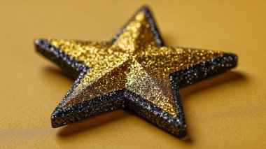 Ahşap bir arka planda noel süsü.