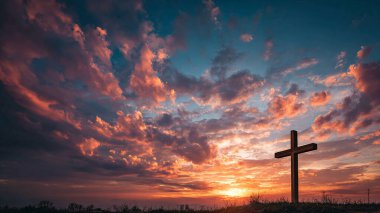 Gün batımında dağlarda karşıya geç.