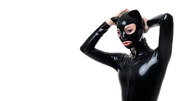 マスクと襟付きラテックス猫の美しい女性 — ストック写真