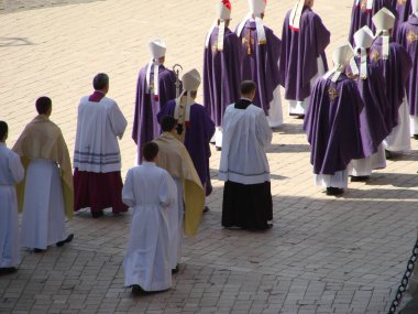 Rusya 'daki uçak kazasında ölen Polonya Başkanı Bay Lech Kaczynski' nin cenazesi