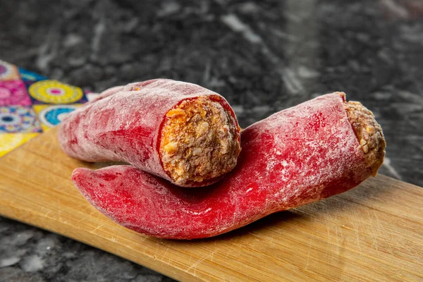 Een Foto Van Bevroren Rode Paprika Gevuld Met Gehakt Vlees — Stockfoto
