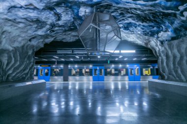 Stockholm 'deki mavi metro istasyonu.