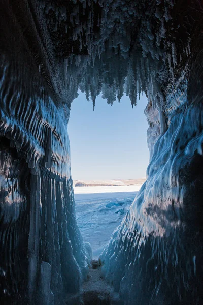 贝加尔湖岩石上的霜冻 — 图库照片