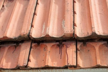 Kiremit çatılar, yakın kiremit çatılar, ev çatıları. Yüksek kalite fotoğraf taşı