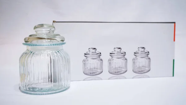 Twist Pattern Glass Jars Είναι Μια Τέλεια Προσθήκη Στη Λύση — Φωτογραφία Αρχείου