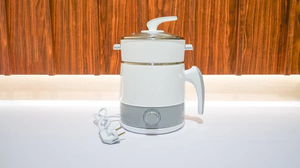 Белый Электрический Пароход Кухонный Прибор Используемый Приготовления Пищи Имеет Несколько — стоковое фото